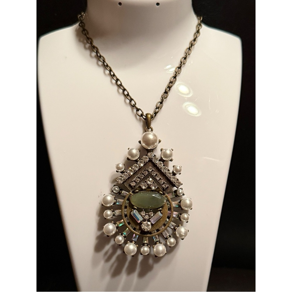 NEW Elegant Jade and Pearl Pendant Necklace with Crystal Accents